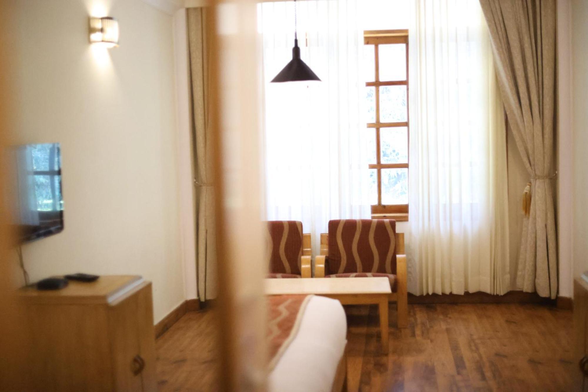 Hotel Willow Banks - Boutique 4 Star Hotel On The Mall Road Šimla Exteriér fotografie