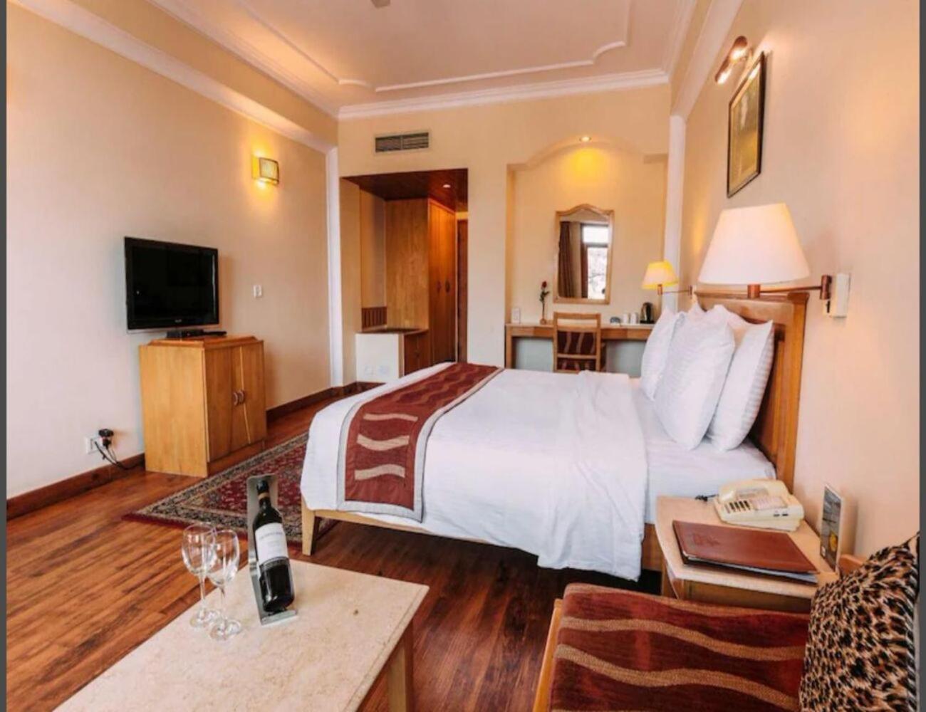 Hotel Willow Banks - Boutique 4 Star Hotel On The Mall Road Šimla Exteriér fotografie