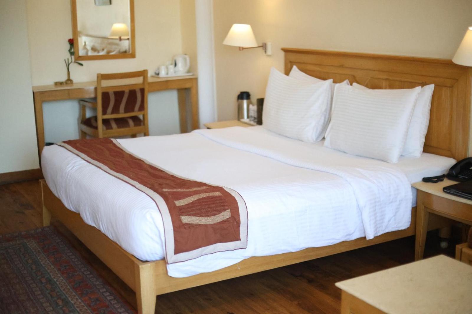 Hotel Willow Banks - Boutique 4 Star Hotel On The Mall Road Šimla Exteriér fotografie
